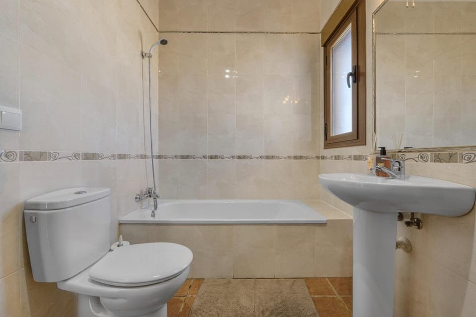 Shower, Toilet, Bathroom, Bath