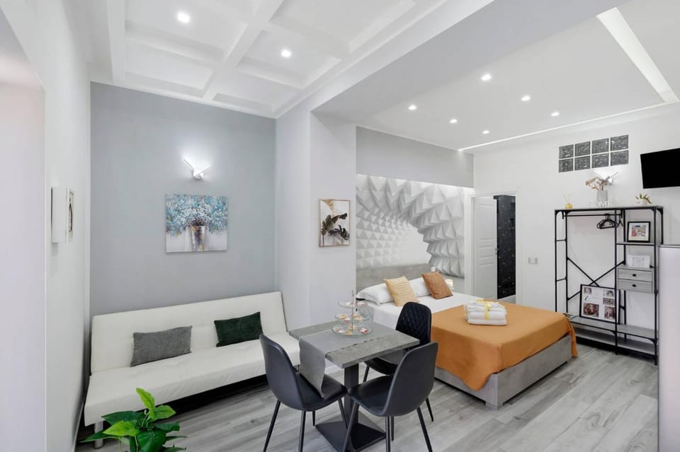 Bed, TV and multimedia, Living room, Photo of the whole room, Seating area, Bedroom