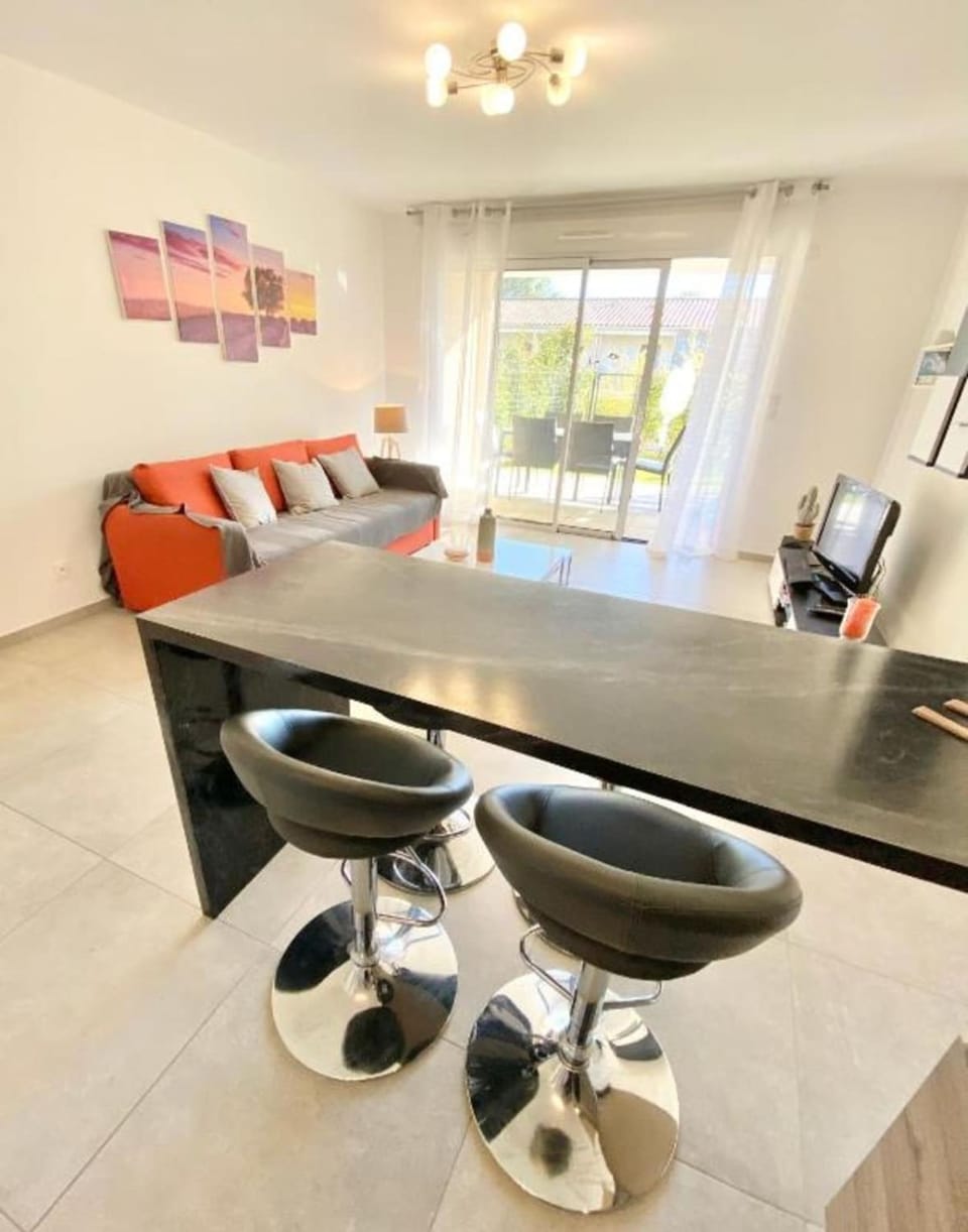 Beautiful apartment for 5 with swimming pool Apartment in Saint-Raphael