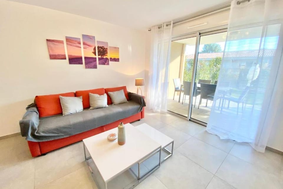 Beautiful apartment for 5 with swimming pool Apartment in Saint-Raphael
