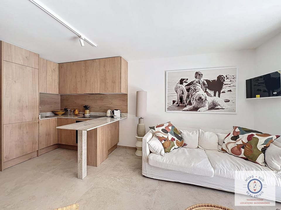 TV and multimedia, Kitchen or kitchenette, Living room, Dining area