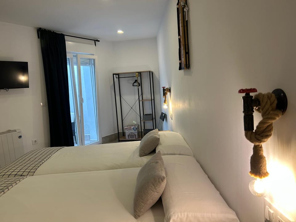 Patio, Patio, TV and multimedia, Bedroom, heating, storage