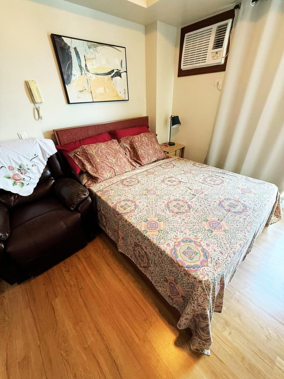 Bed, Living room, Seating area, Bedroom