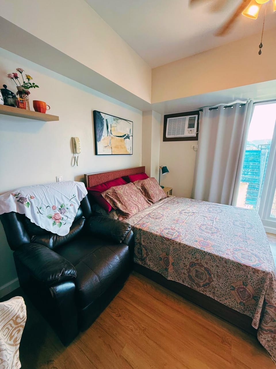 Bed, Living room, Photo of the whole room, Bedroom