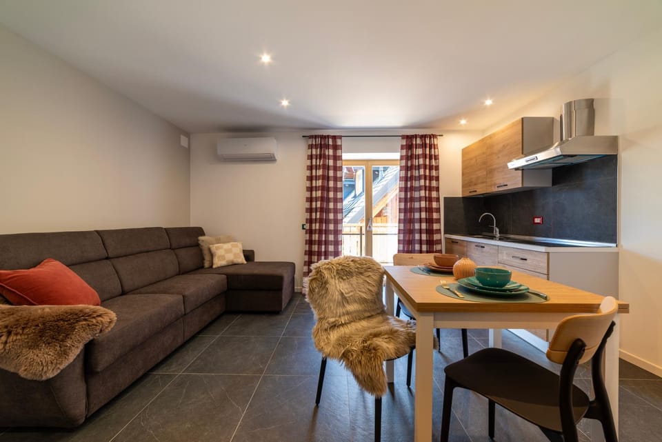 Kitchen or kitchenette, Living room, Dining area, air conditioner