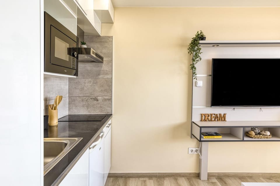 Kitchen or kitchenette, Living room