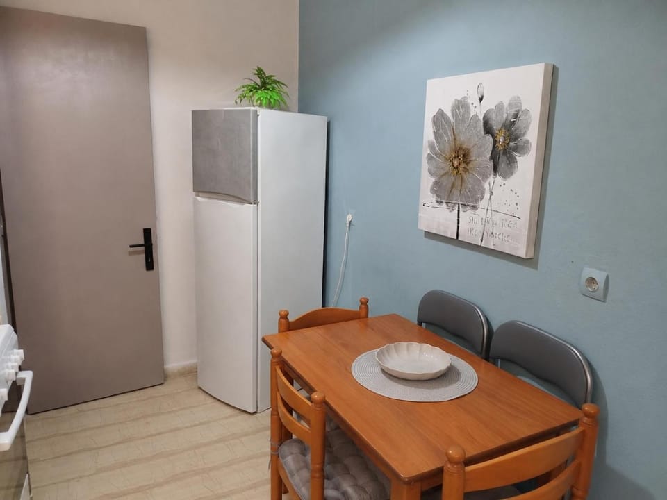 Kitchen or kitchenette, kitchen