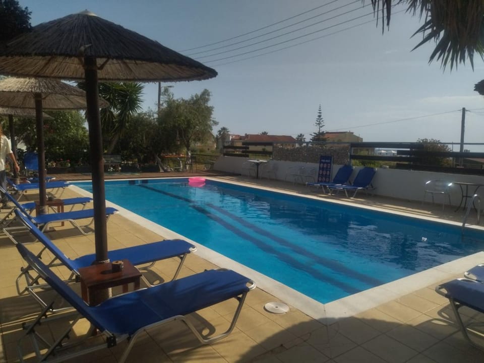 Swimming pool, sunbed