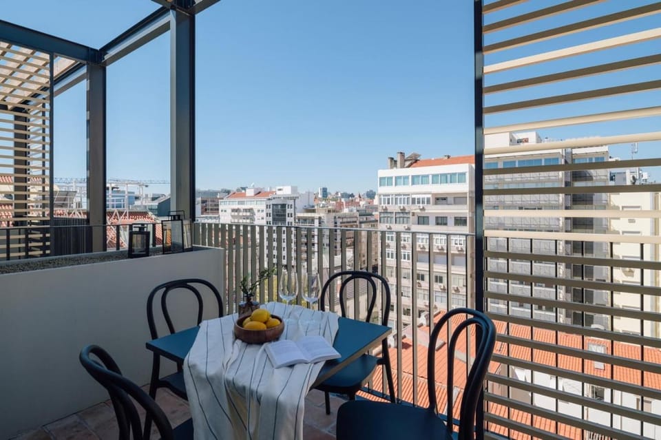 Rosso - 1 bedroom and pool in Santo António Apartment in Lisbon