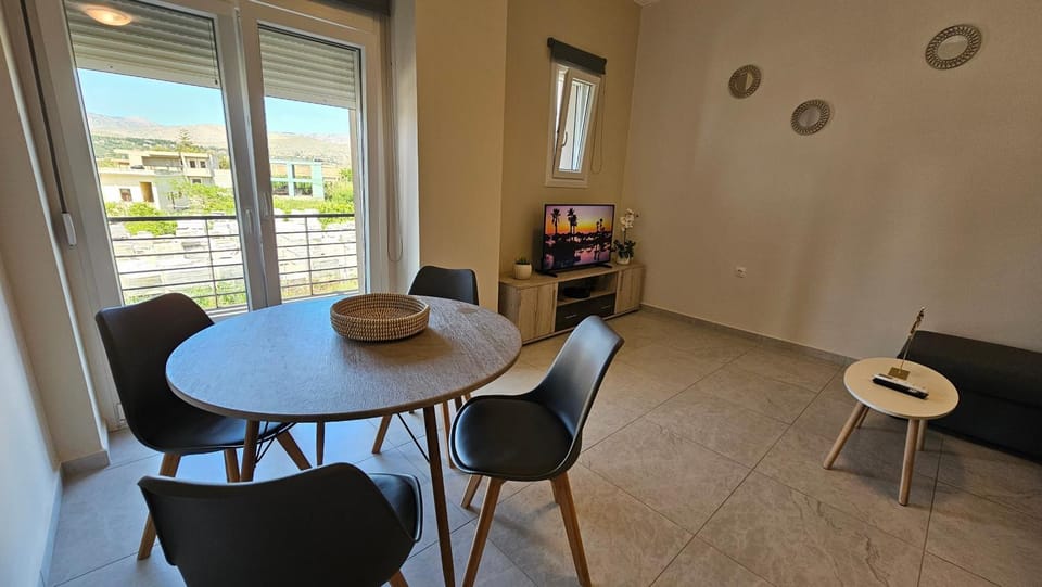 Kitchen or kitchenette, Living room, Seating area