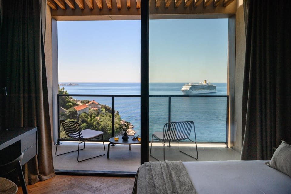 Bed, Balcony/Terrace, Seating area, Bedroom