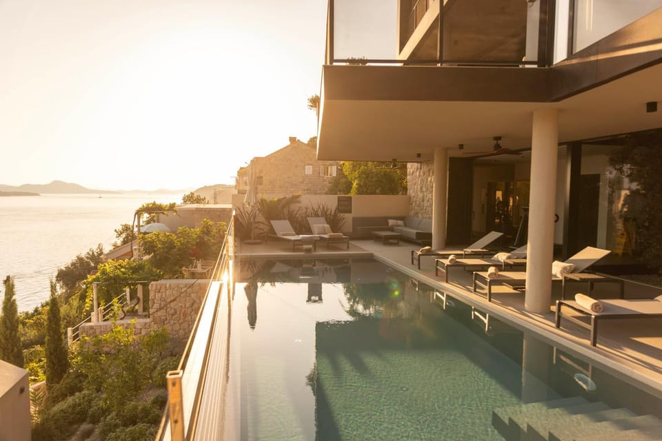 Balcony/Terrace, Pool view, Sea view, Swimming pool, sunbed