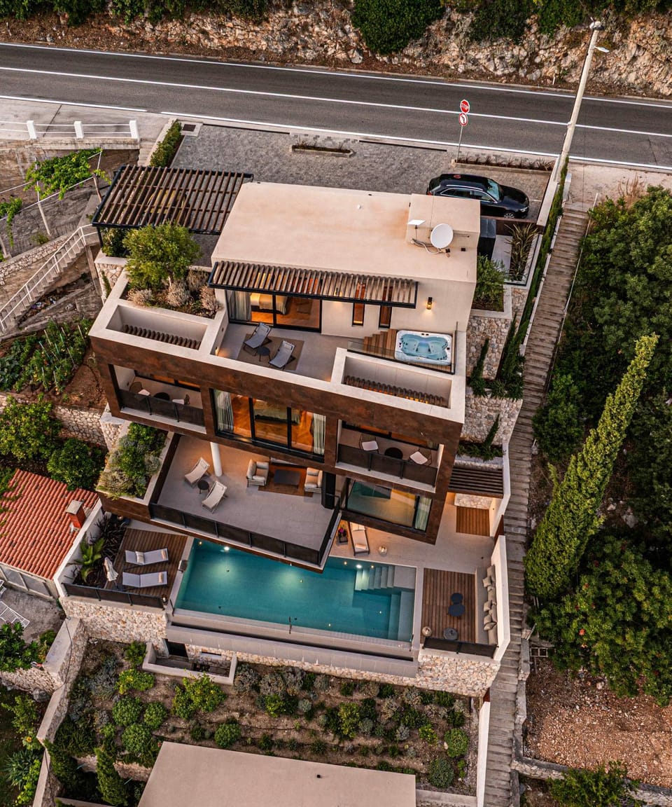 Property building, Hot Tub, Hot Tub, Swimming pool