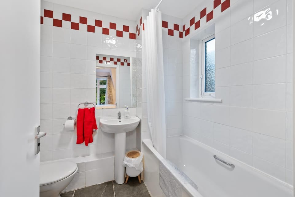 Shower, Toilet, Bathroom, Bath, towels