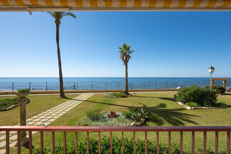 Beachfront Bliss in Mijas Costa 2-Bedroom Apartment in Lubina del Sol Apartment in Costa del Sol