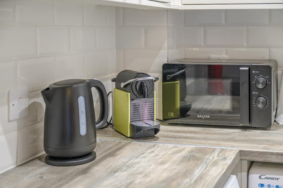 Coffee/tea facilities, Kitchen or kitchenette, microwave