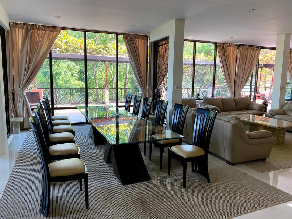 Living room, Seating area, Dining area