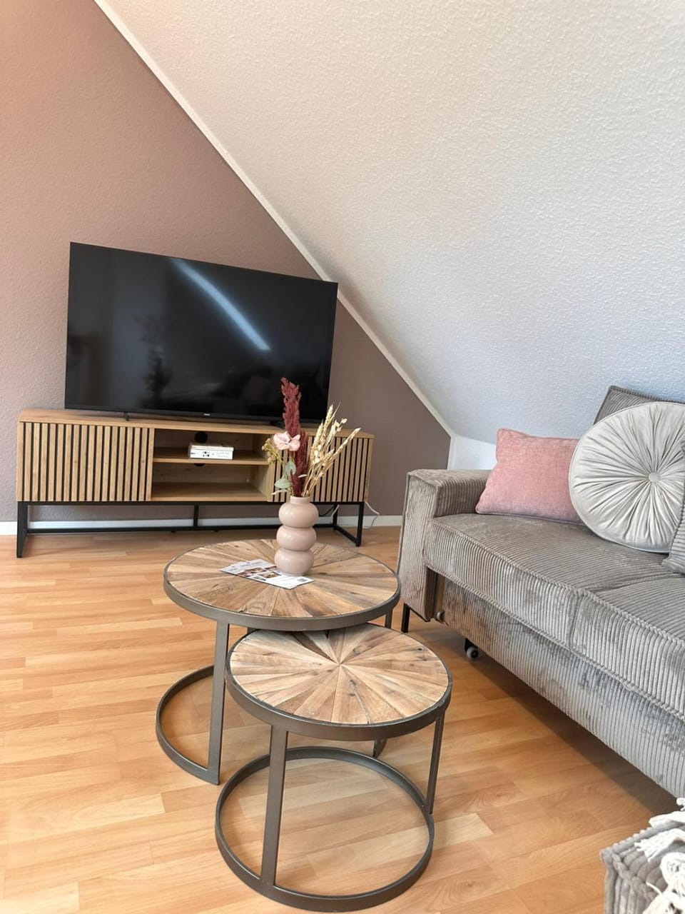 TV and multimedia, Living room, Seating area