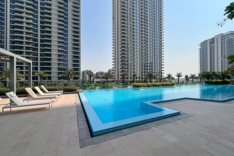 Awesome 1 Bedroom in 17 Icon Bay, Pool & Gym Apartment in Dubai