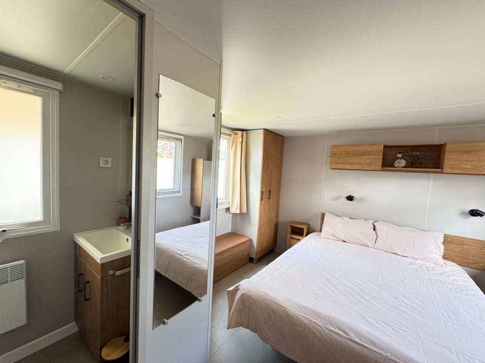 Toilet, Bathroom, Photo of the whole room, Bedroom