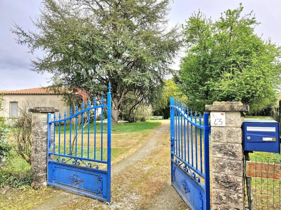 La Villa de Cormes-Écluses House in Nouvelle-Aquitaine