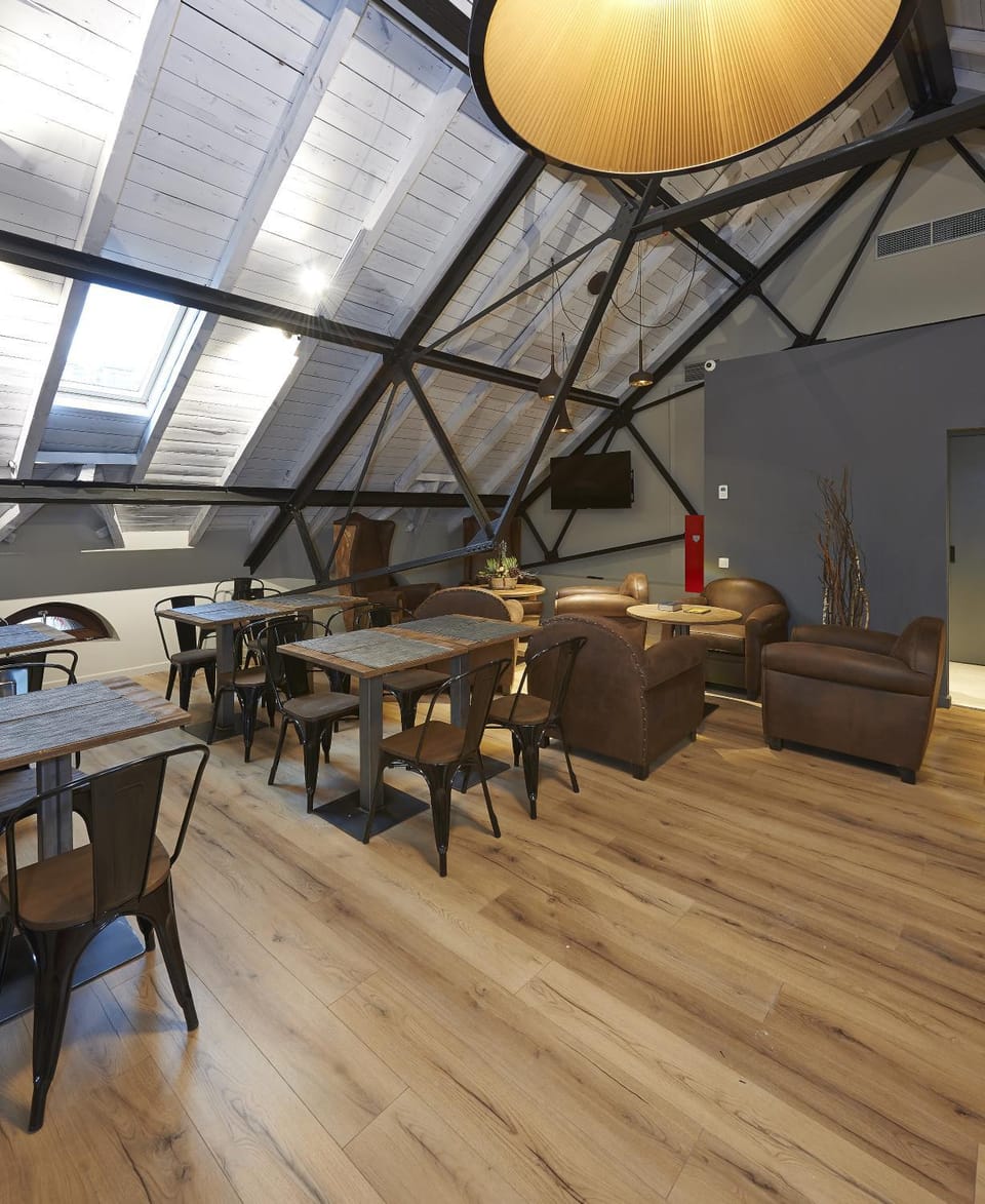 Communal lounge/ TV room