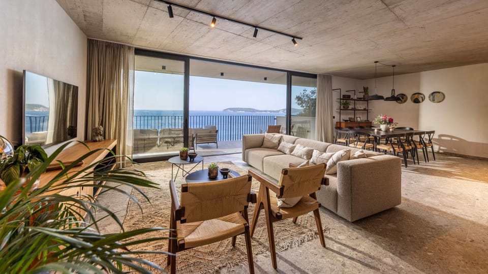 Natural landscape, Balcony/Terrace, Seating area, Sea view