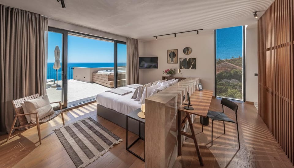 Bed, View (from property/room), Photo of the whole room, Bedroom, Sea view, towels