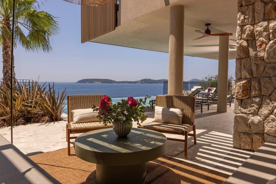 Day, Natural landscape, Balcony/Terrace, Seating area