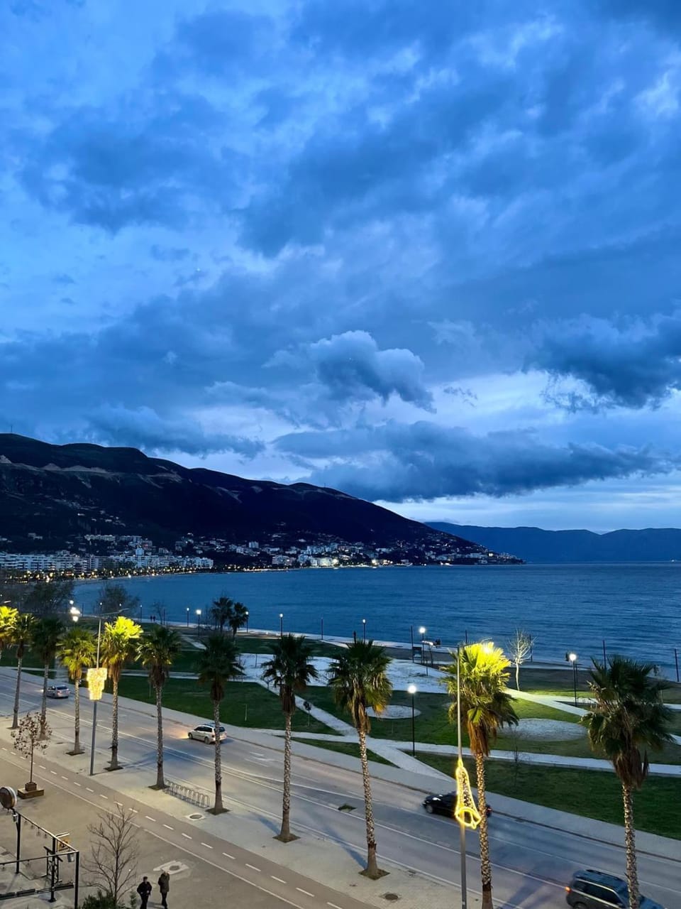 Day, Night, Neighbourhood, Natural landscape, Beach, Mountain view, Sea view