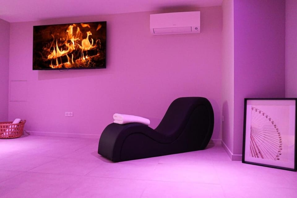Communal lounge/ TV room, TV and multimedia, Evening entertainment