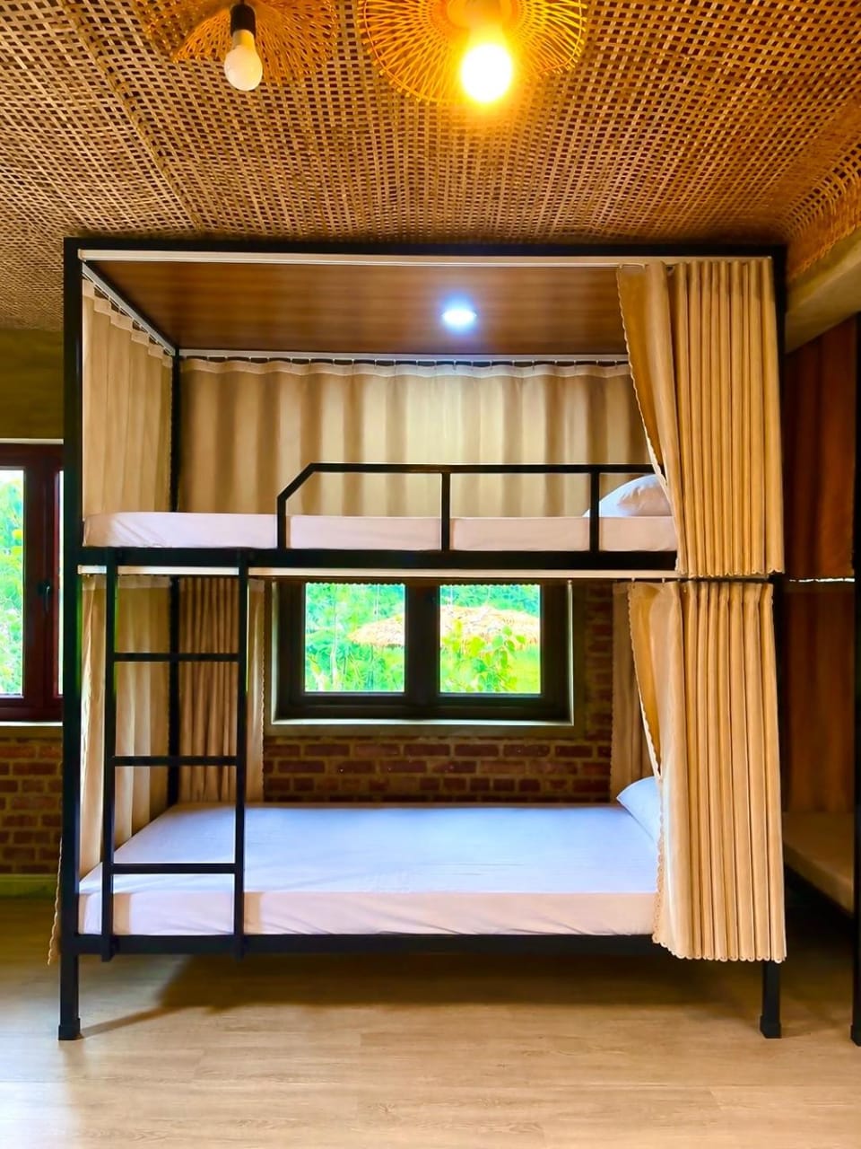 Bedroom, bunk bed