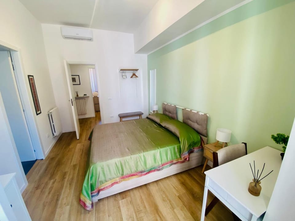 Bedroom, air conditioner