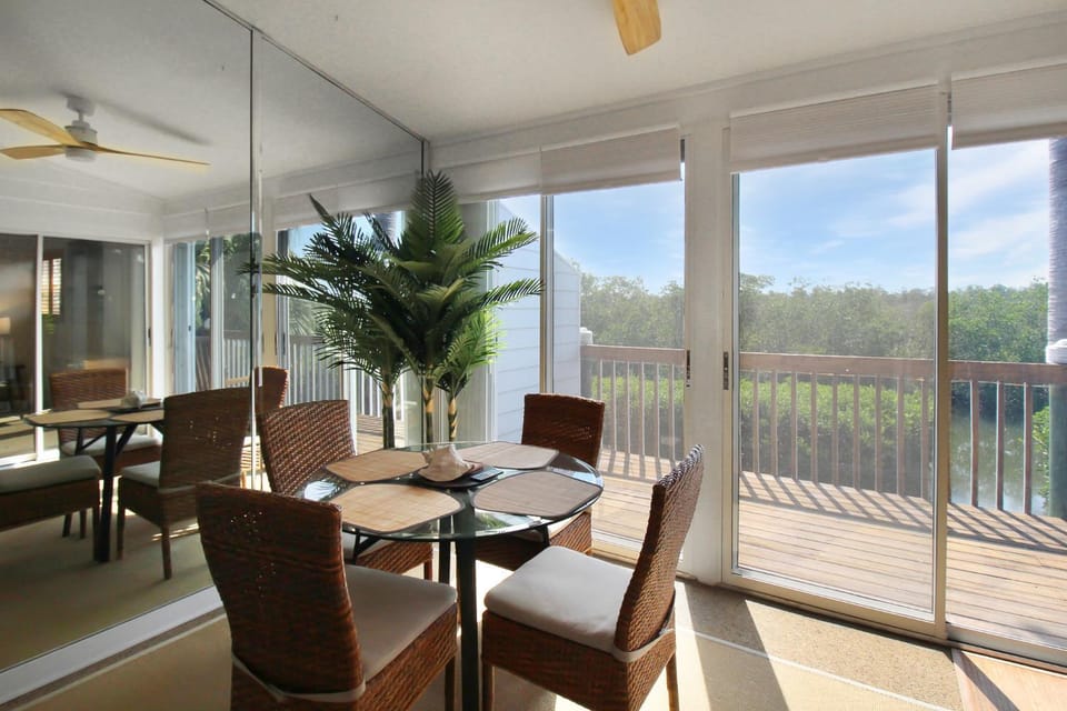 Waterfront Perico Bay Club Villa - Close To Beaches - Mangrove Escape House in Bradenton