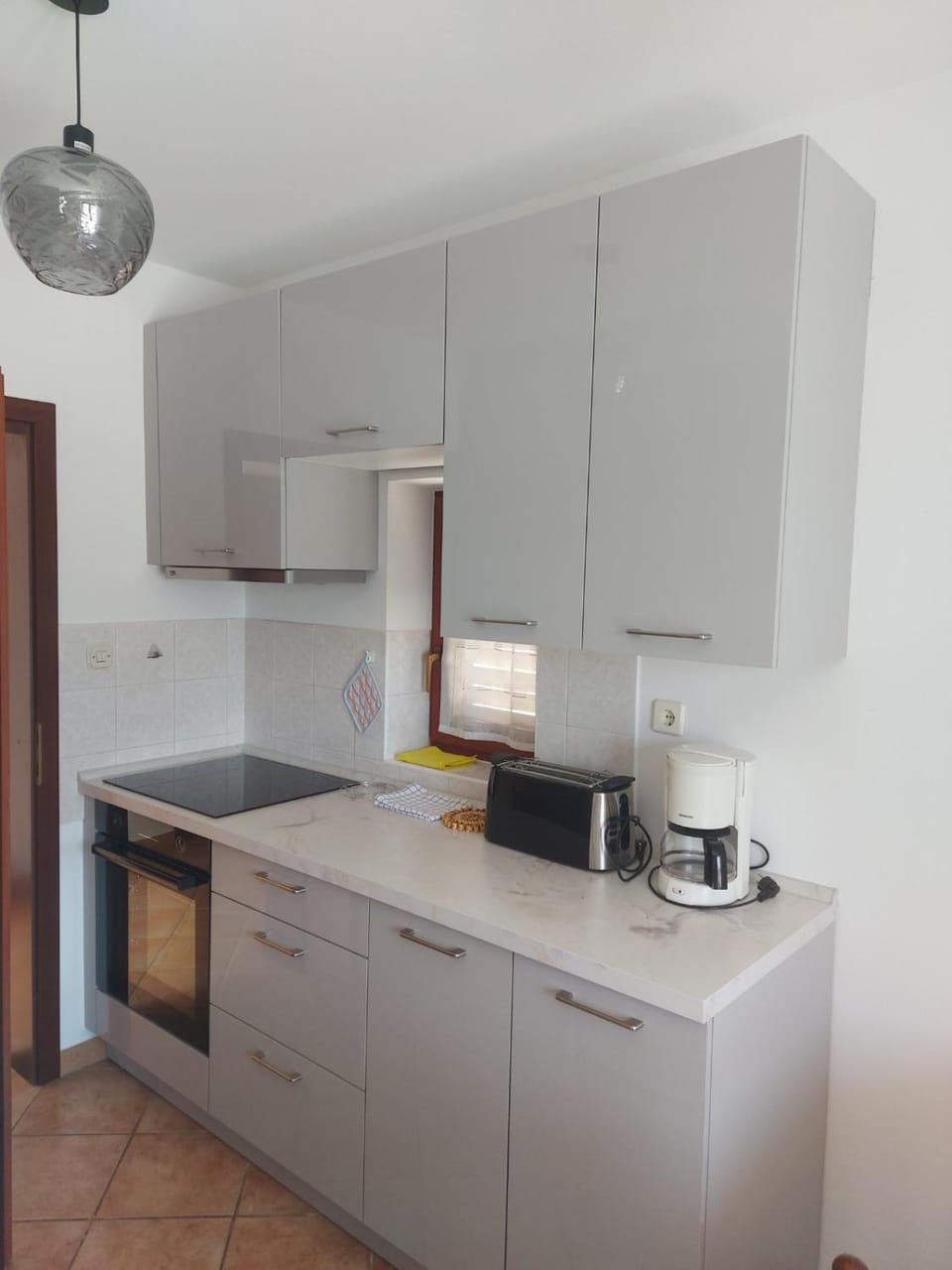 Coffee/tea facilities, Kitchen or kitchenette, stove, toaster