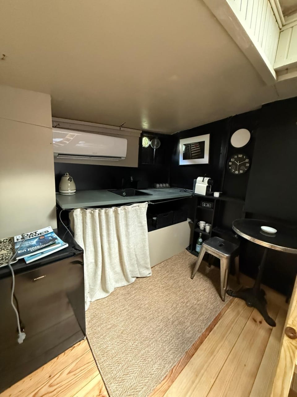 La cabine du capitaine Cabin in Saint-Cloud