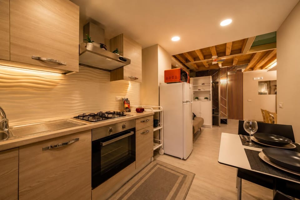 Kitchen or kitchenette, oven, pet friendly, stove