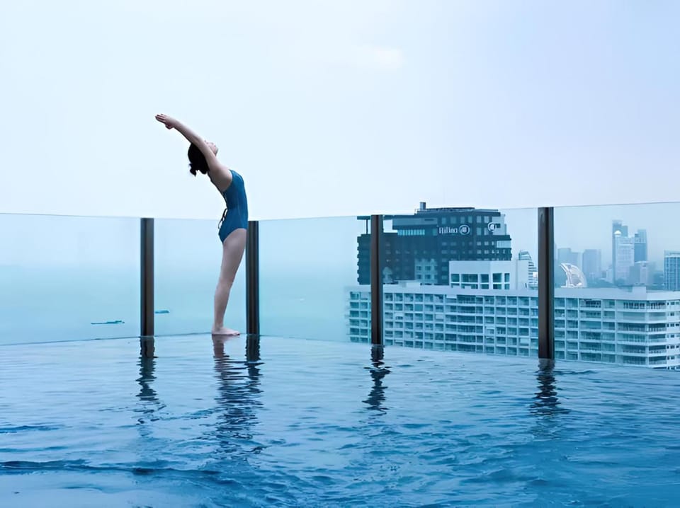 The Base Central Pattaya - Rooftop Pool and Lounge Apartment in Pattaya City