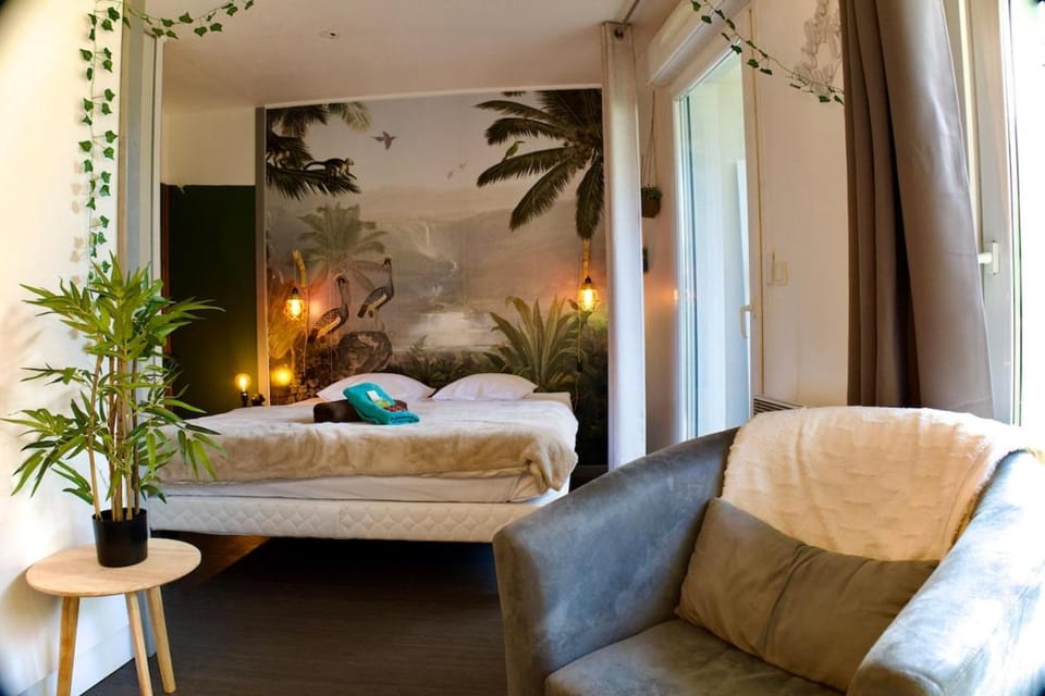 Jungle Room - La Cabane Apartment in Auvergne-Rhône-Alpes