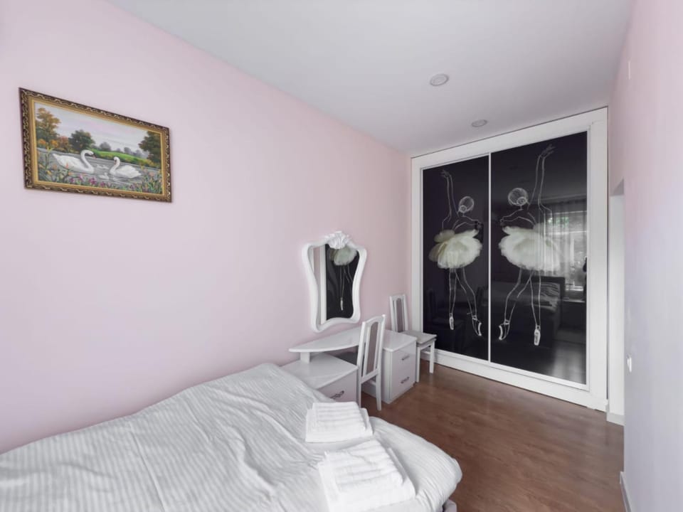 Bed, Decorative detail, Bedroom