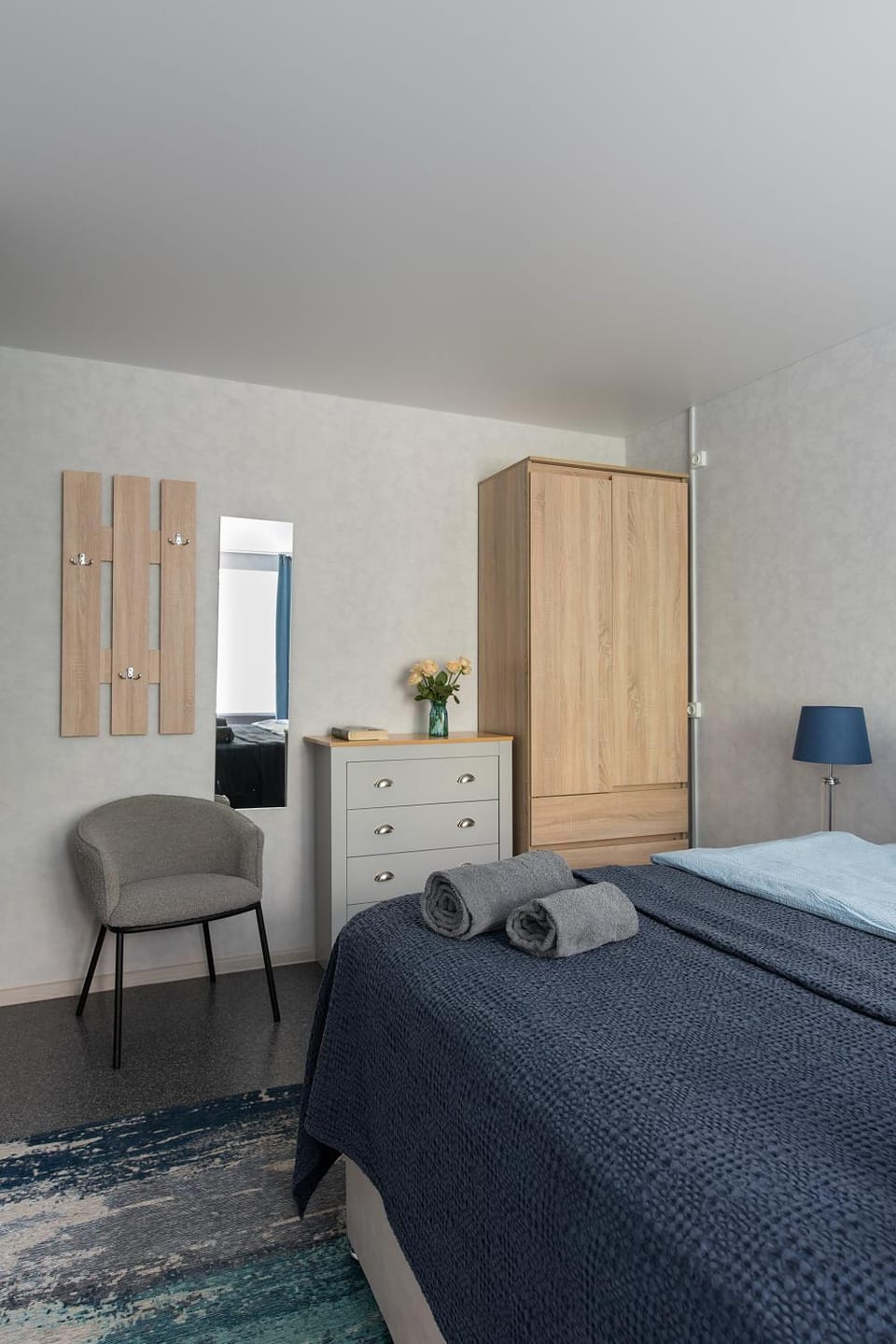 Bed, Living room, Photo of the whole room, Seating area, Bedroom, wardrobe
