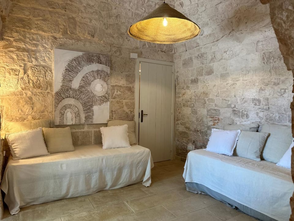 Bed, Living room, Seating area
