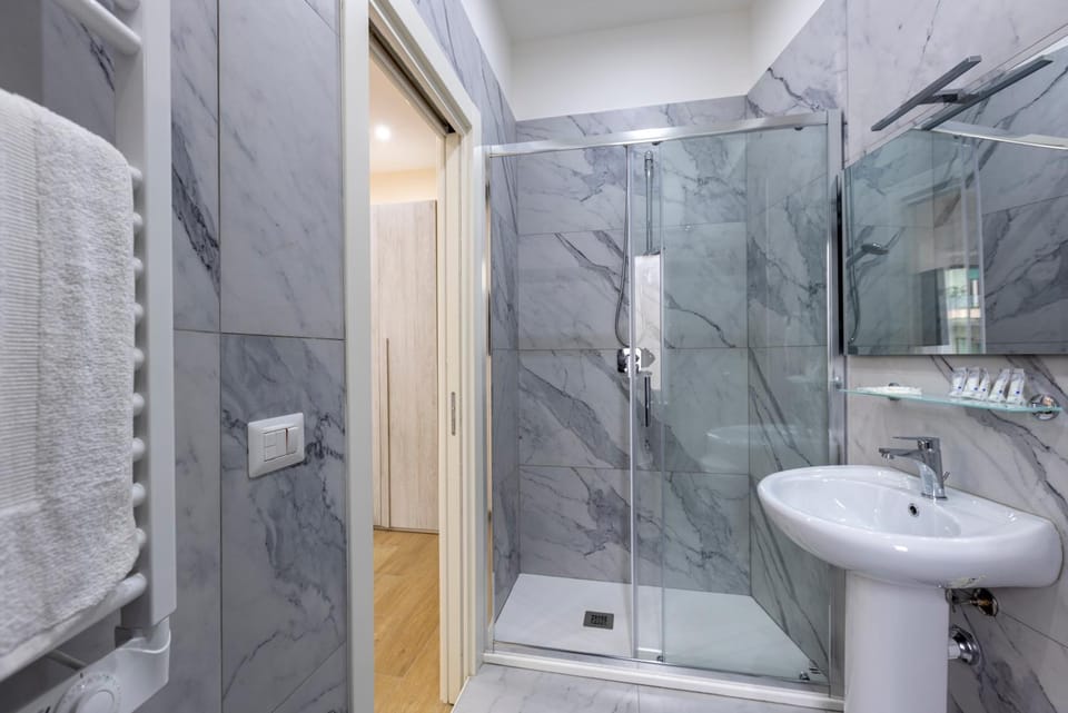 Shower, Bathroom, towels