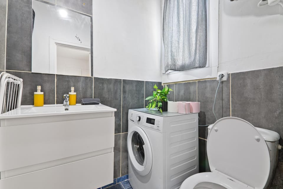 Shower, Toilet, Bathroom, washing machine