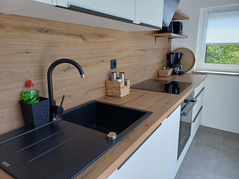 Coffee/tea facilities, Kitchen or kitchenette