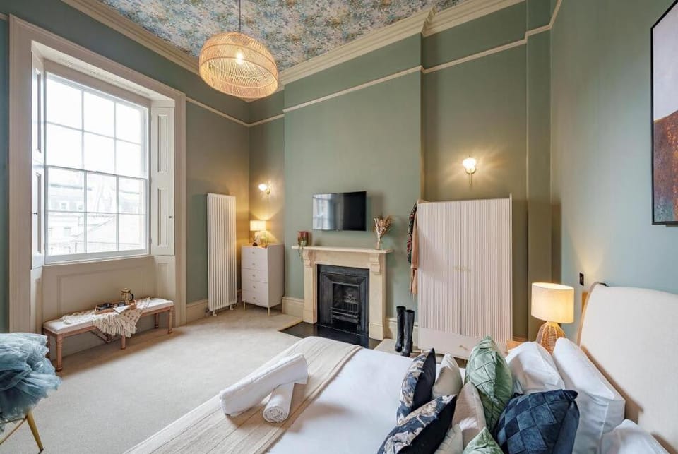 The Sovereign suite apartment at The Bank of England Apartment in Bristol