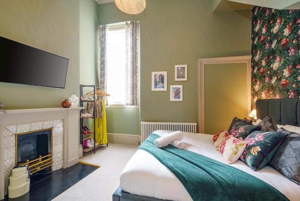The Sovereign suite apartment at The Bank of England Apartment in Bristol