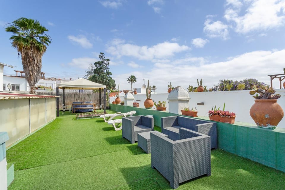 Property building, Balcony/Terrace, Living room