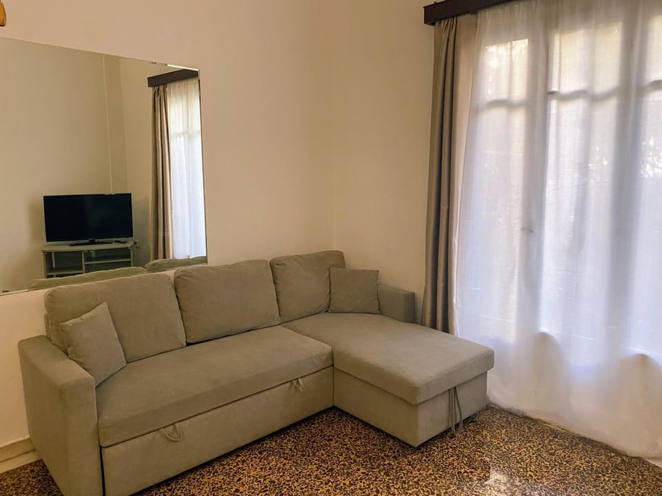 GreenGarden Comfort Apartment in Alimos