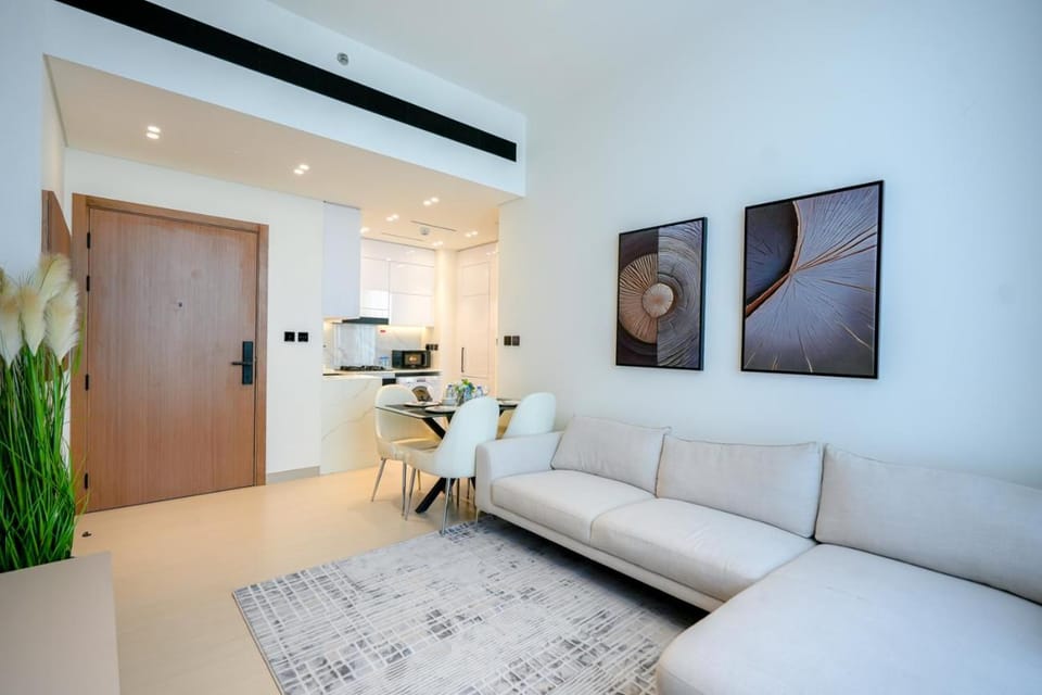 Bright 1BR in Binghatti House, Prime Location Apartment in Dubai